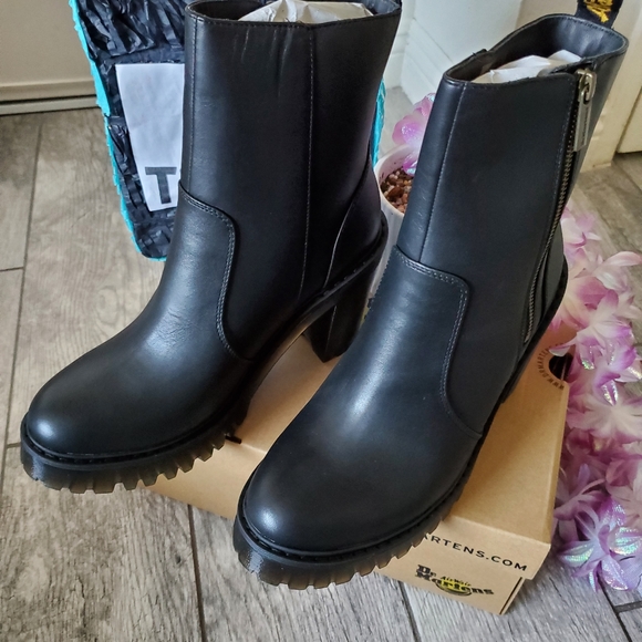 Dr martens black leather heeled boot sz 10 - Picture 3 of 12